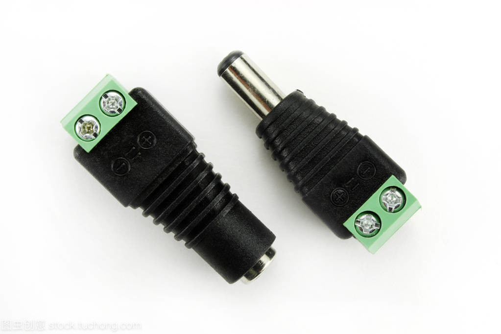 在白色背景上的電源連接器
